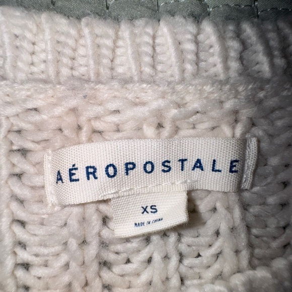 Aeropostale Cream Wool Blend Crochet Cable Knit Cropped Sweater Size M VGUC - Picture 6 of 10